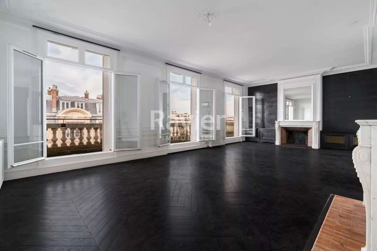 Appartement à PARIS-7E