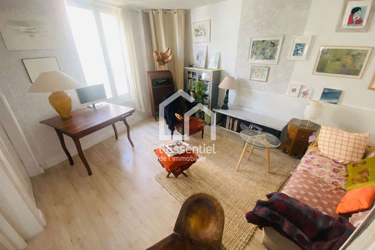 Appartement à CHANTELOUP-LES-VIGNES