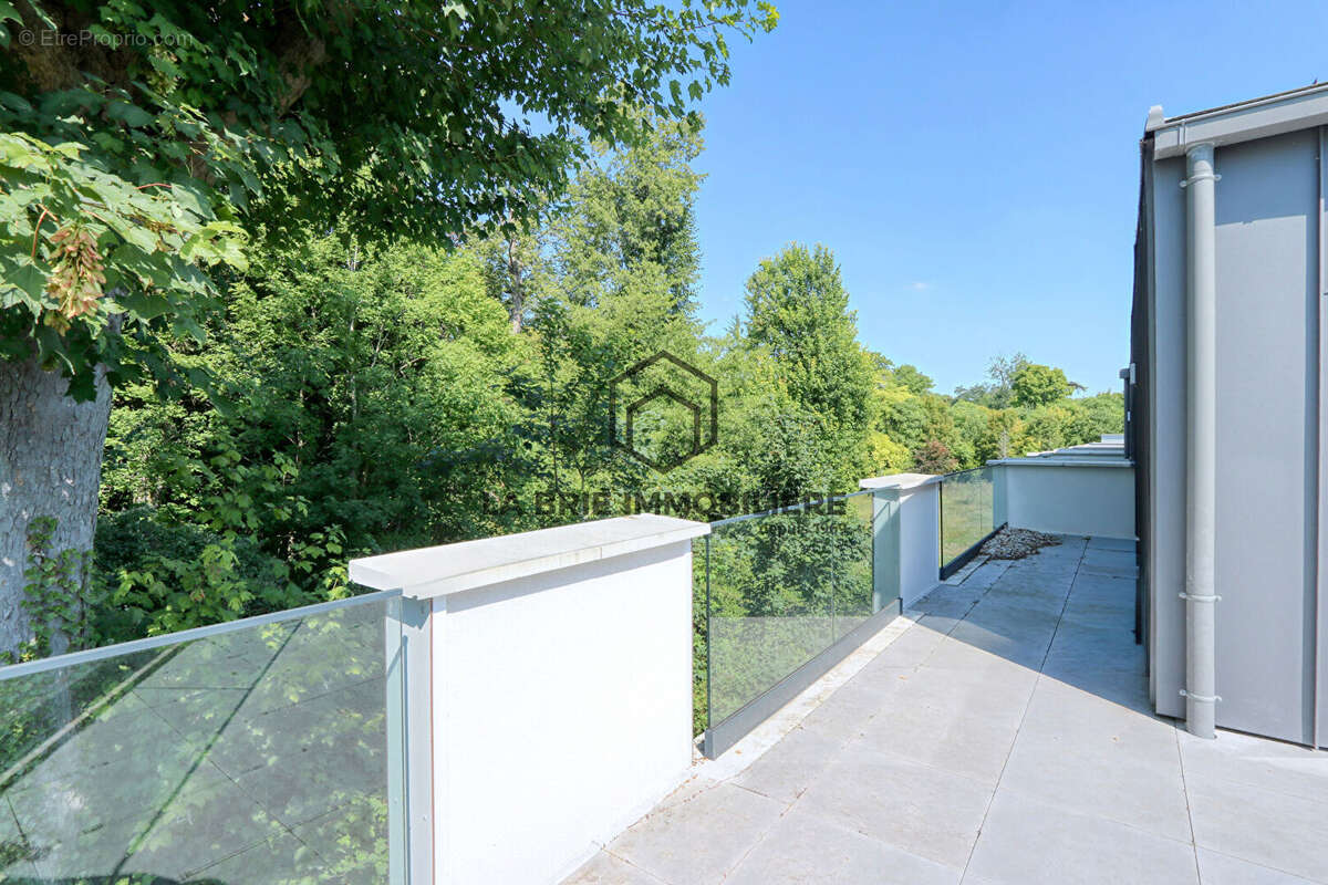 Appartement à RUBELLES