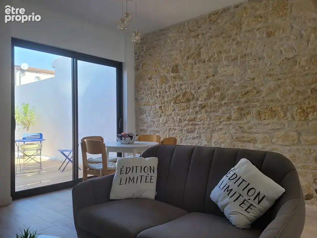 ROCHEFORT proche centre maison rénovation de qualité de type 2 avec extérieur intimiste - photo 13