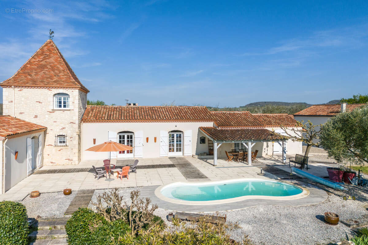 Propriété de campagne avec piscine, annexe, terrain, garage et lac - photo 42