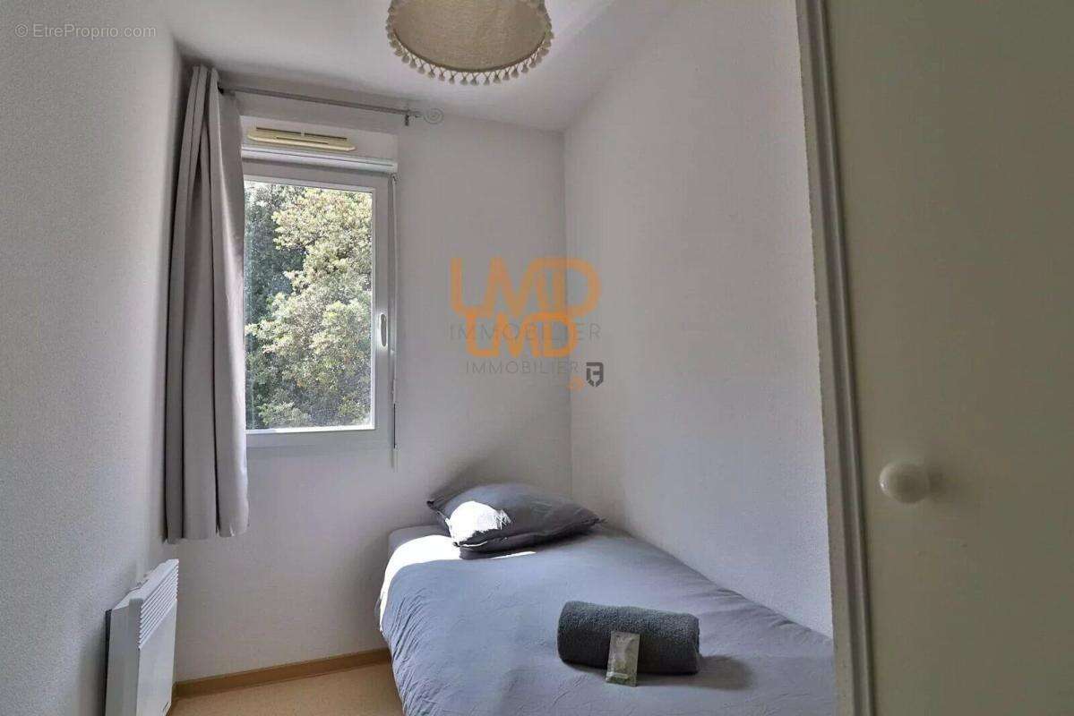 Appartement à AVENE