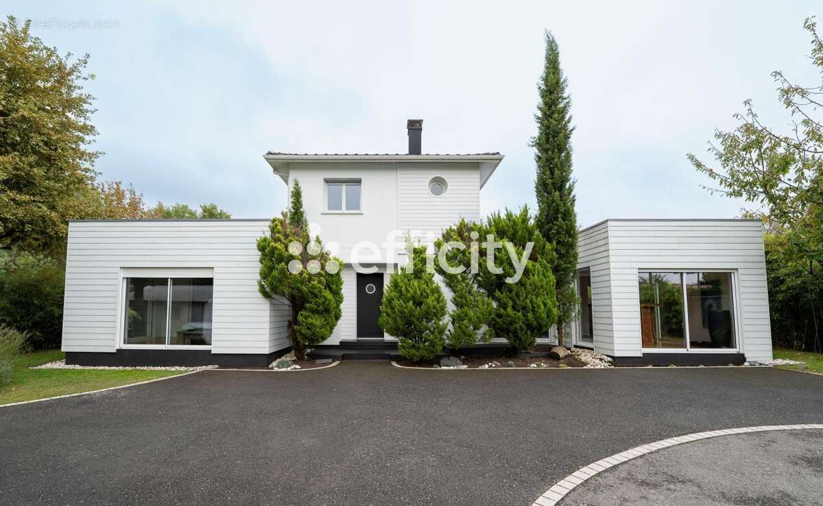 Maison 155 m² à Le Pian-Medoc  - photo 3