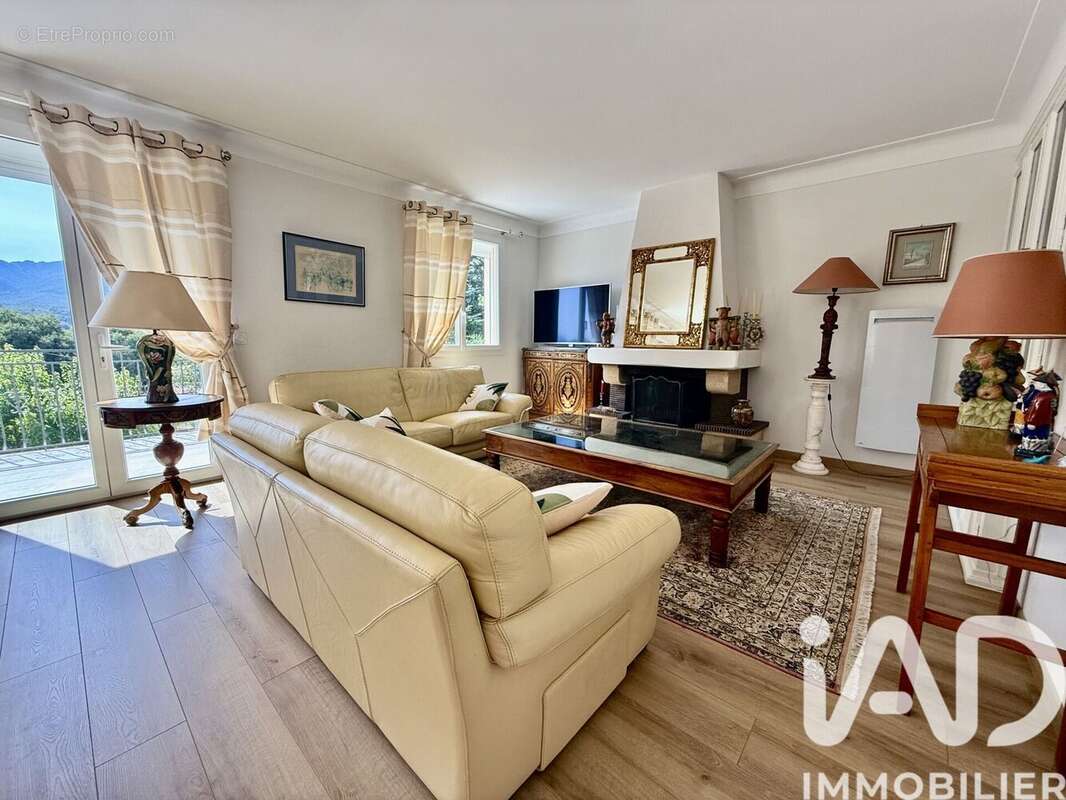 Maison 246 m² à Prades  - photo 6