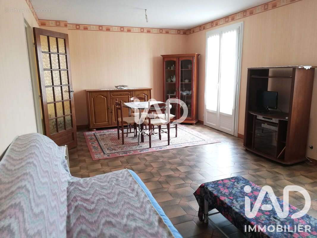 Maison 82 m² à Sainte-Suzanne  - photo 3