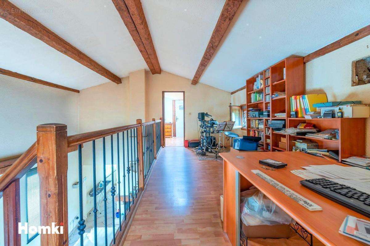 Maison à MEYRANNES