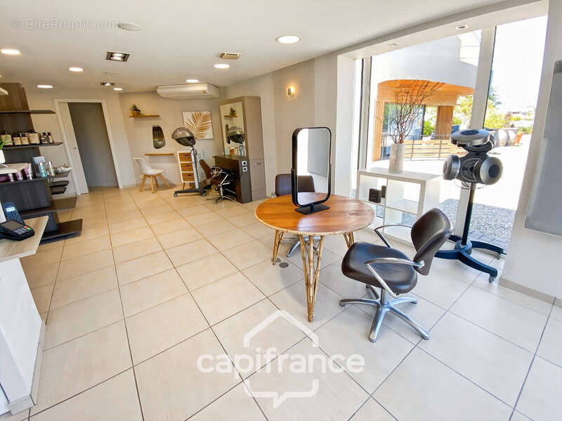 Commerce à LE HAILLAN