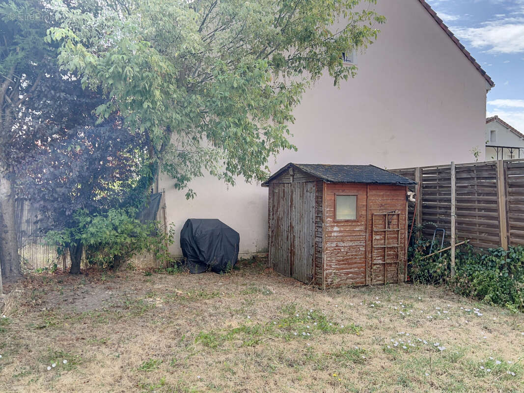 Maison 5 pièces, jardin et garage - photo 11