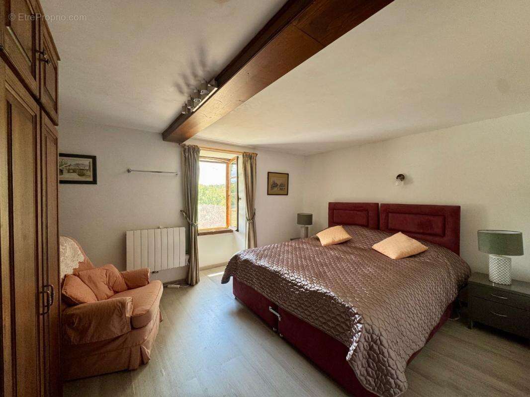 Maison 6 pièces / 159 m² / 315 000 EUR / SAINT-ANTONIN-DE-LACALM - photo 14