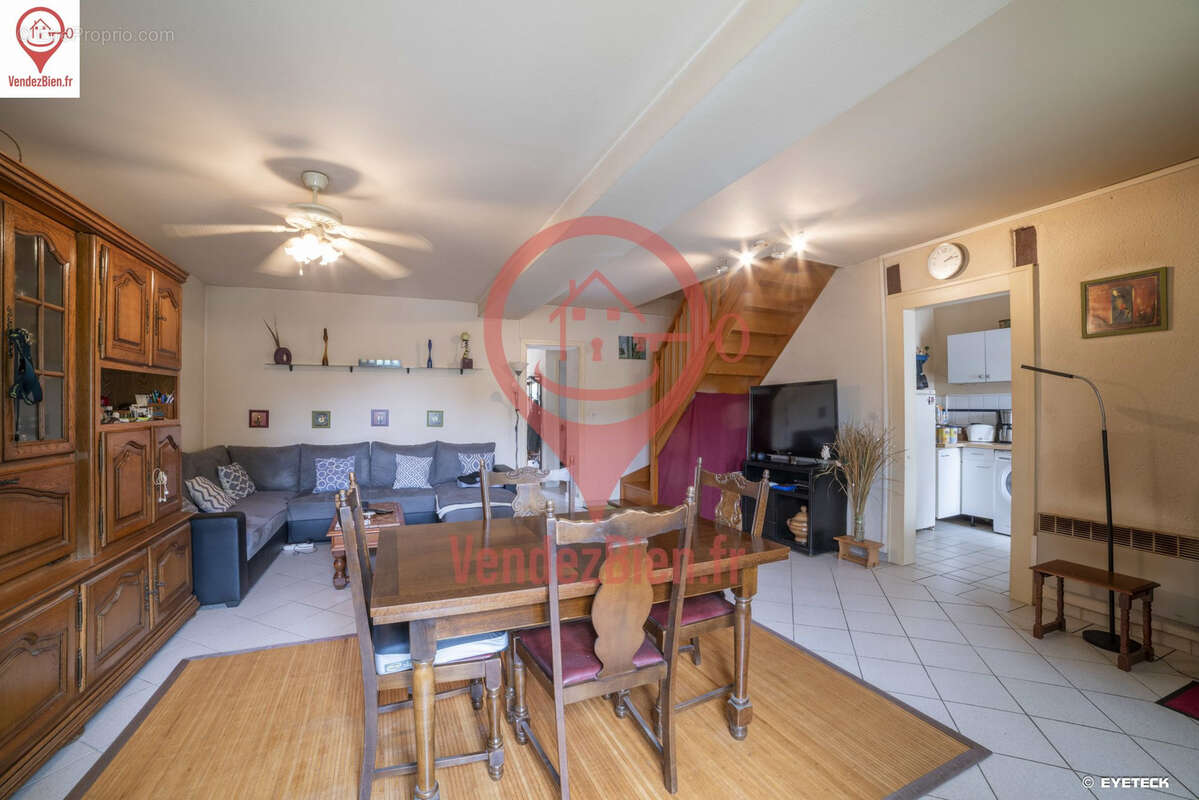 Maison à MOULINS-SUR-YEVRE