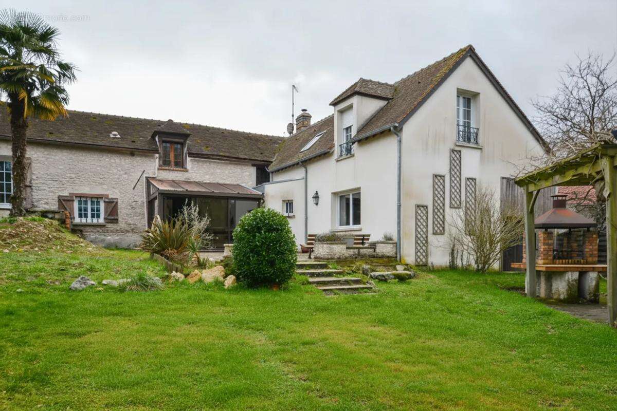 Maison à BRIARRES-SUR-ESSONNE
