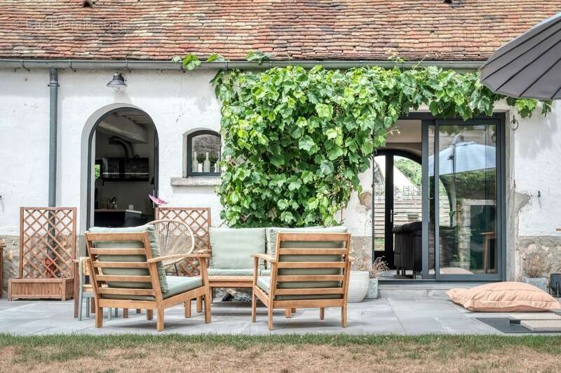 EXCLUSIVITE - Dpt Yvelines (78), à vendre à AUTOUILLET, Maison de caractère 5 pièces - photo 3