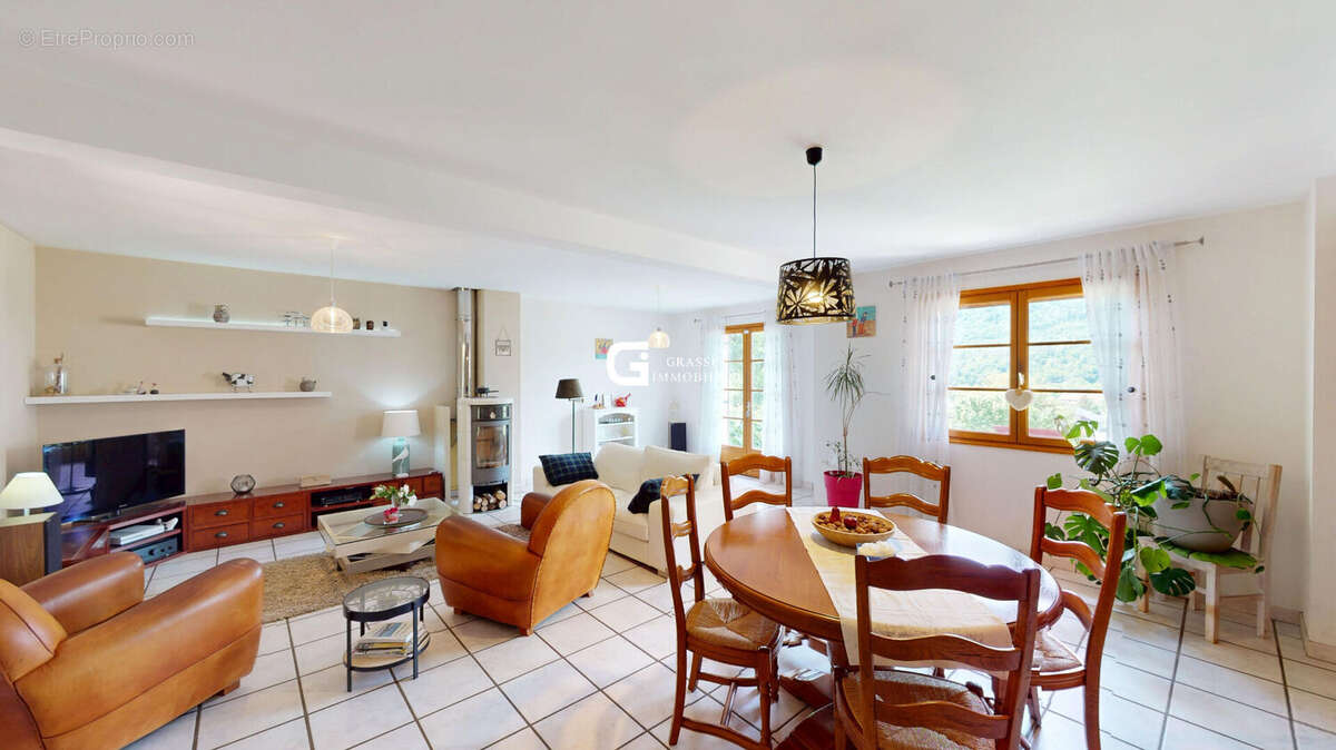 Maison à LAVANCIA-EPERCY