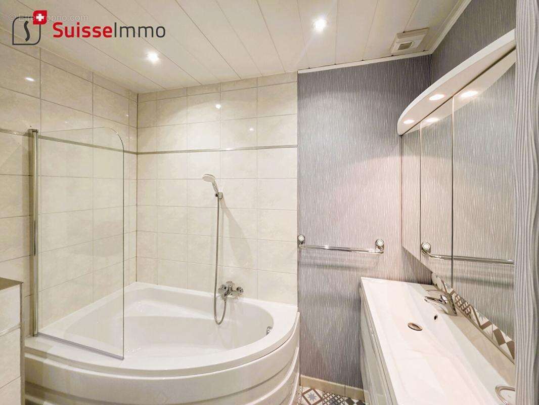 Maison à PONT-DE-ROIDE