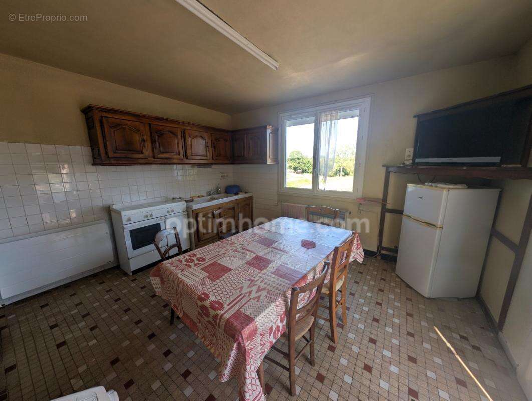 Maison familiale avec sous-sol complet sur 3 264 m² de terrain – Savignac-Lédrier (Dordogne – Périgord Vert) - photo 2