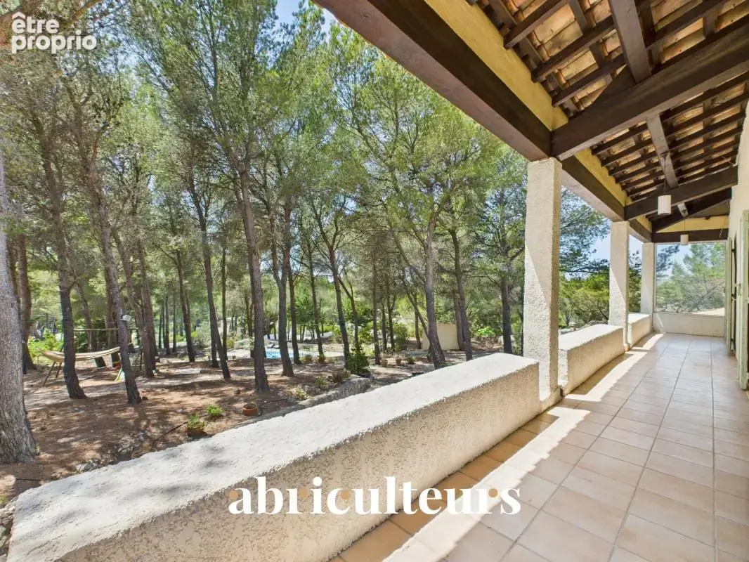 Maison d’architecte de 257 m² avec piscine et jardin arboré de 4 000 m² en vente à Ventabren (13122) - photo 23
