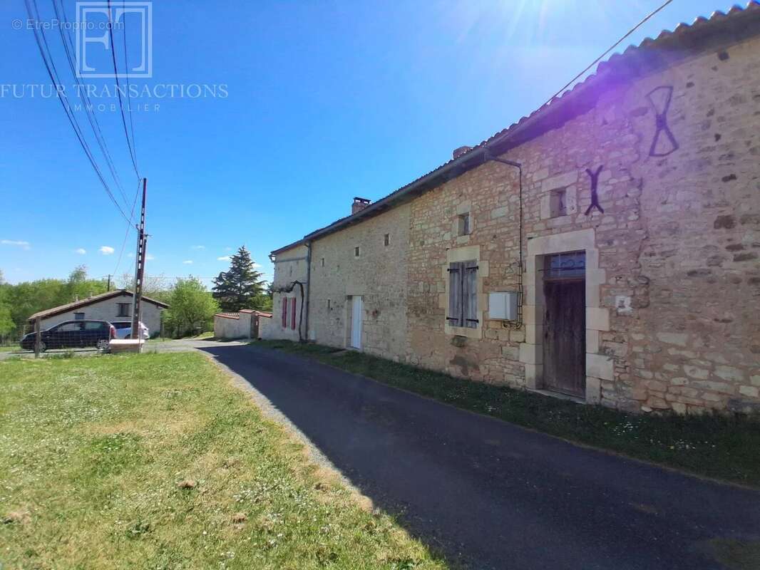 Maison à VARAIGNES