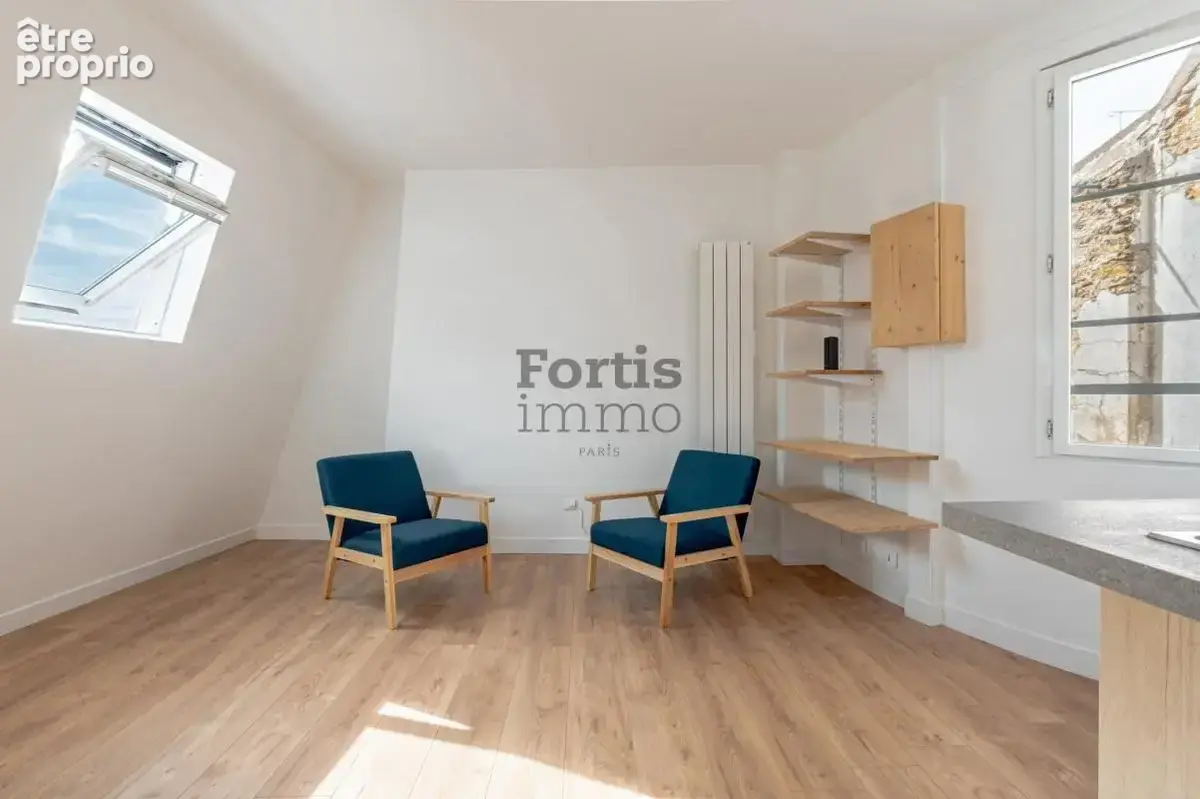Paris 2 - rue saint-denis - grand studio au dernier etage - photo 2