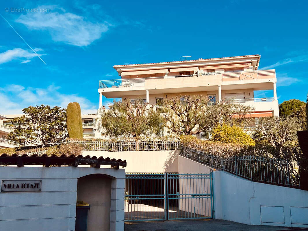 Appartement à SAINT-LAURENT-DU-VAR