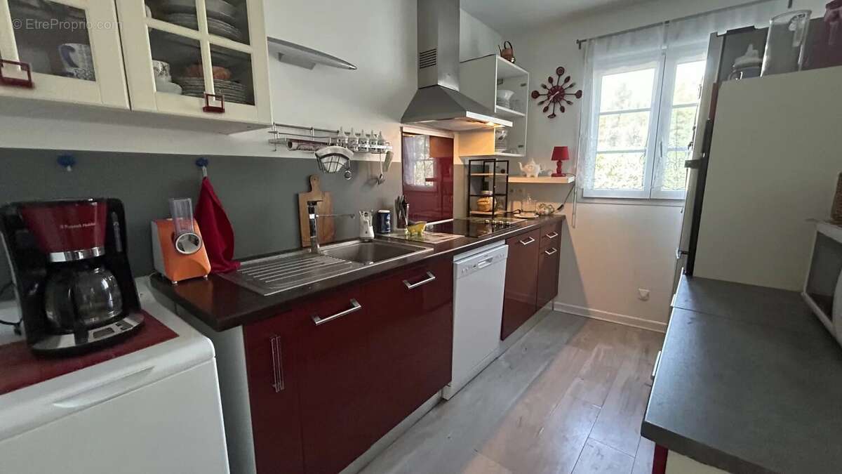 Appartement à LA ROQUE-D'ANTHERON