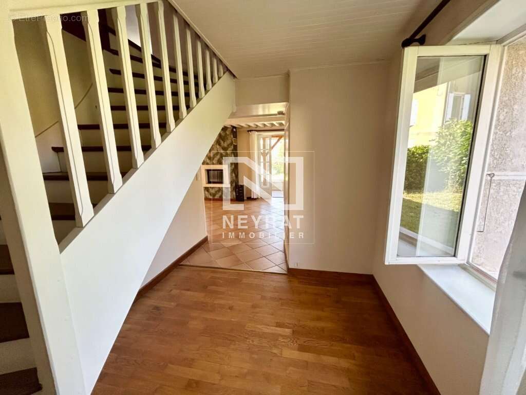 Maison de caractère en pierre avec grange, jardin arboré et vie de plain-pied au cœur d'un village bourguignon - photo 11