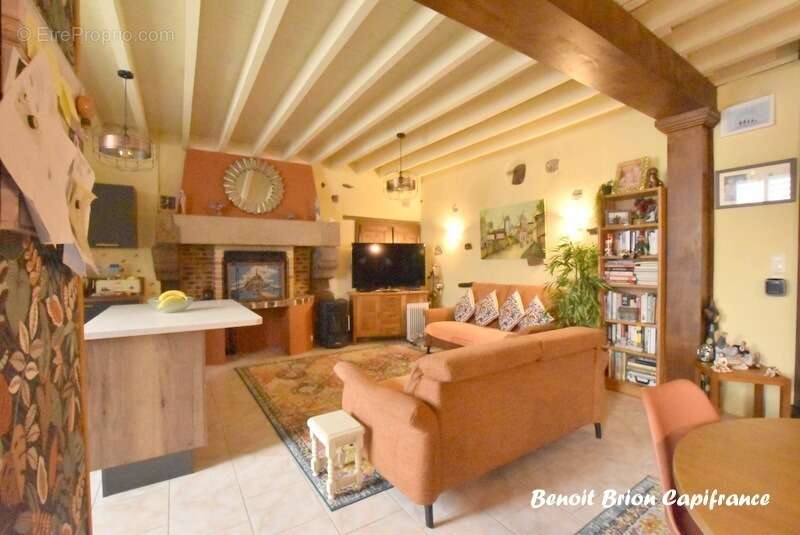 Maison à FOUGEROLLES-DU-PLESSIS