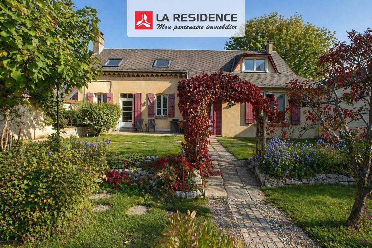 Maison à COURCELLES-SUR-SEINE