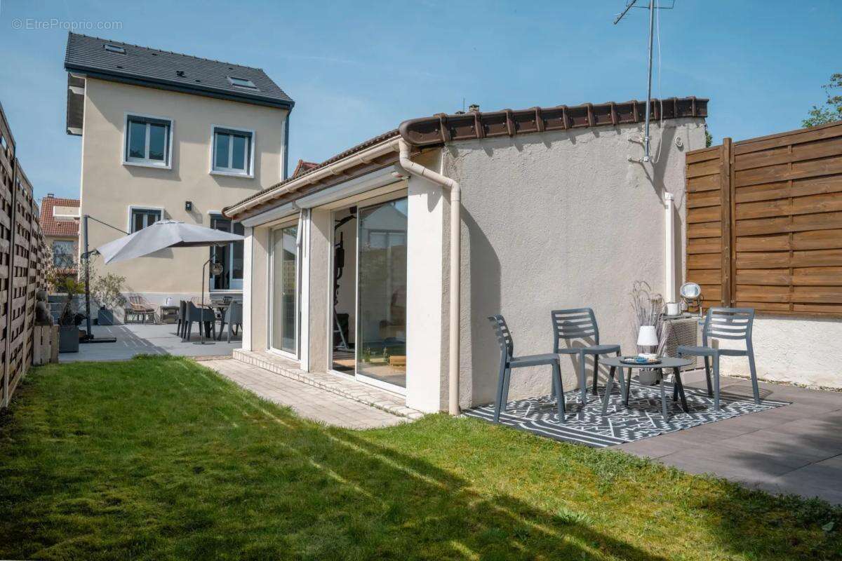 Maison rénovée 6 pièces 153 m² à Antony - photo 2