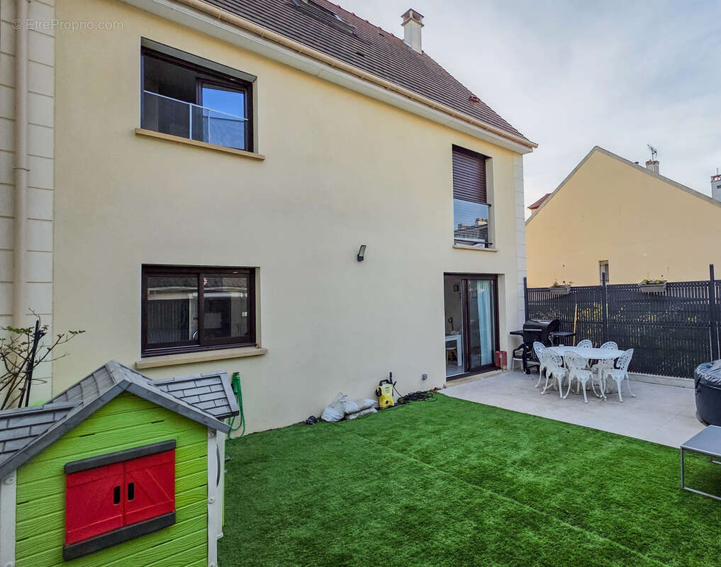 Maison à SARTROUVILLE