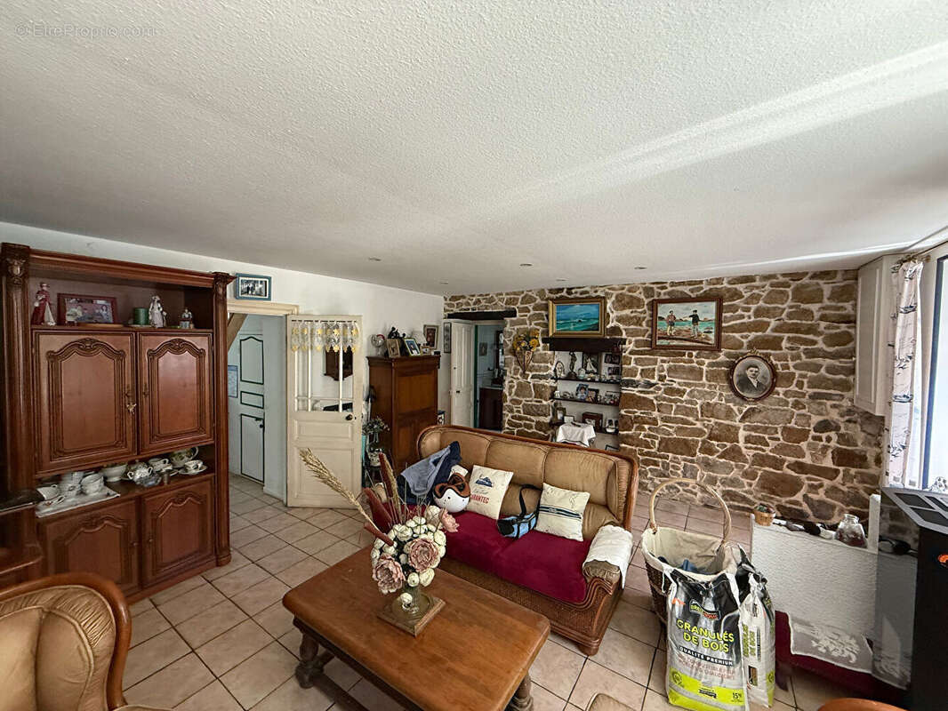 A vendre. Maison de village à Locquenole - photo 8