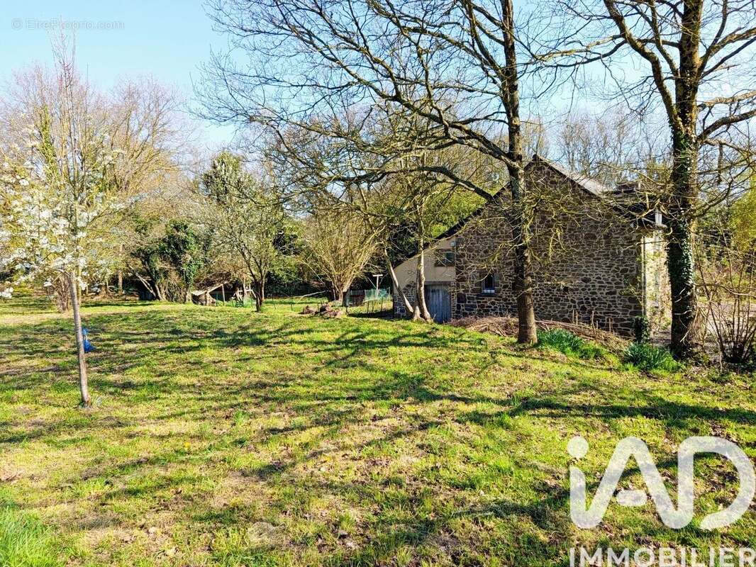 Photo 2 - Maison à SAINT-GONDRAN