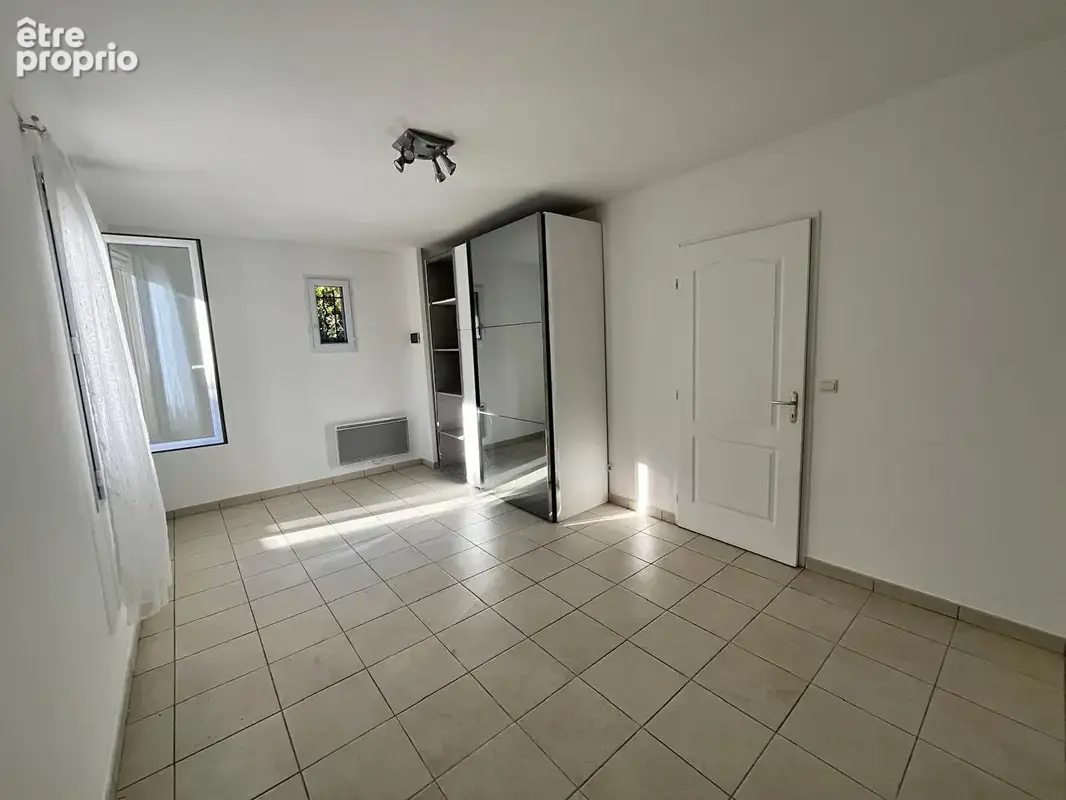 Super Maison  de plain pieds de 128 m2 habitable avec terrain , piscine et parkings - photo 11