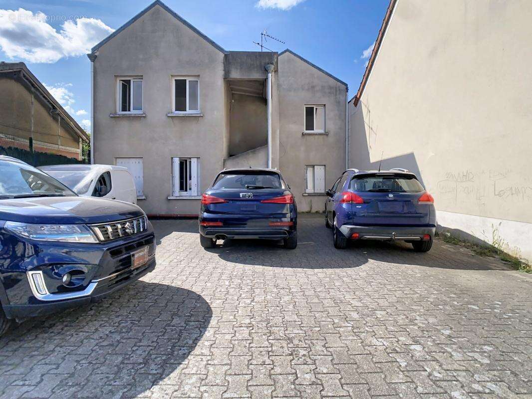 INVESTISSEMENT à ARNOUVILLE (95) - Rue de la GIRONDE - MAISON de 8 pièces de 190 M² sur parcelle de 652 m² - photo 2