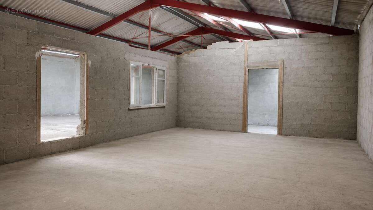 Maison F4 145 m² Grand hangar professionnel 650 m² 3 portes dont accès poids lourds ? Idéal artisan, entrepreneur ou stockage - photo 12