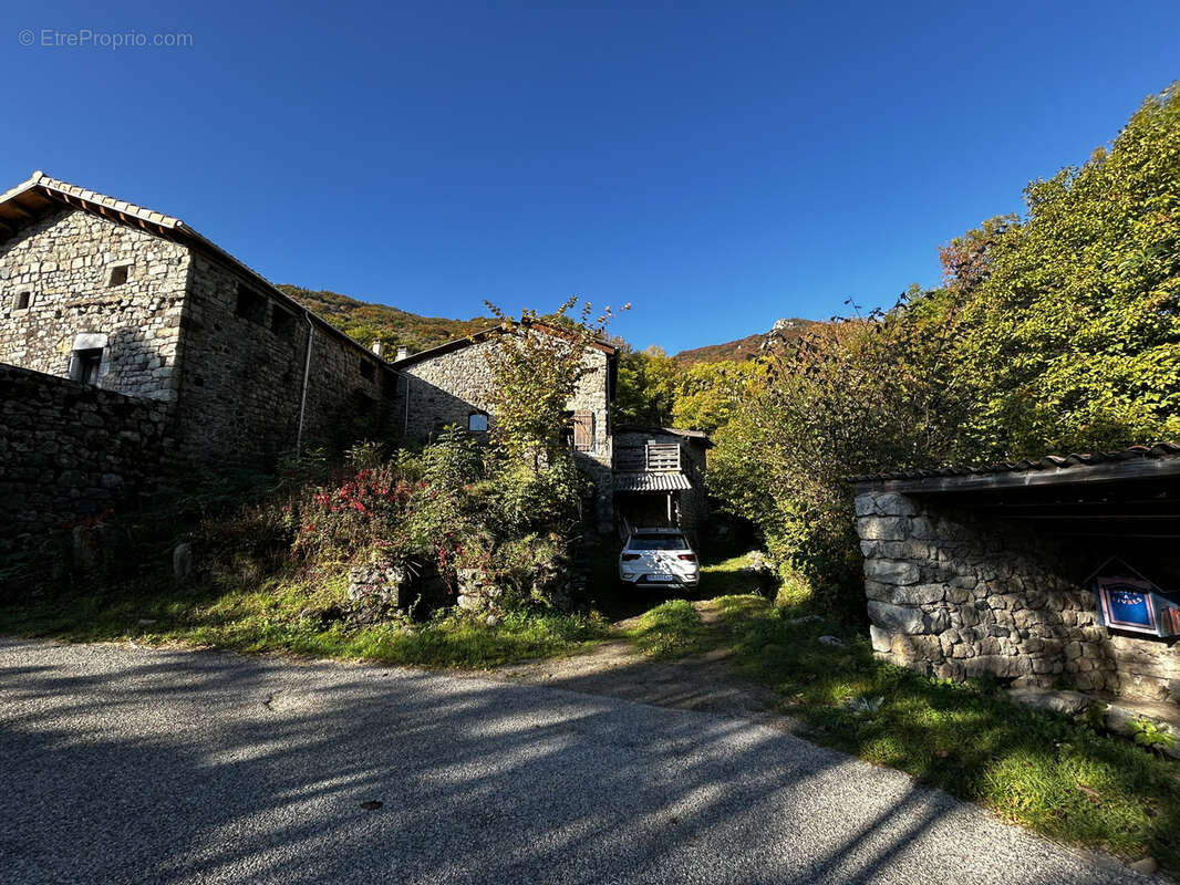 Maison à MONTPEZAT-SOUS-BAUZON