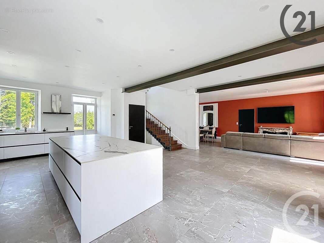 Maison à CHAMPS-SUR-YONNE