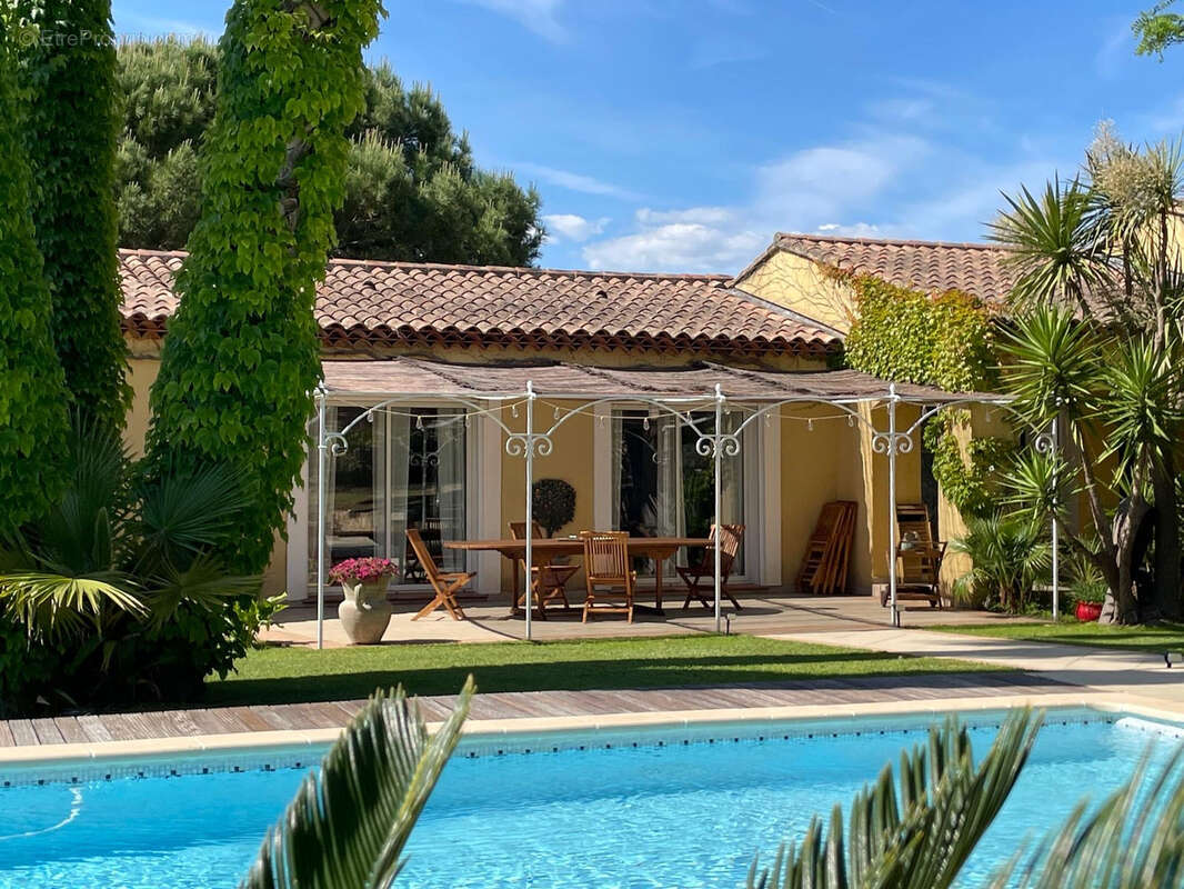Maison à LE CASTELLET