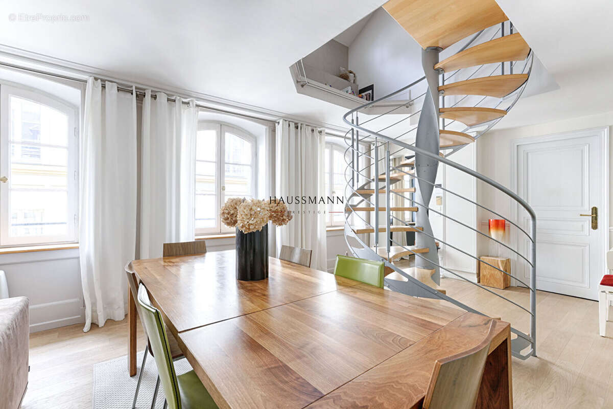 Appartement à PARIS-8E