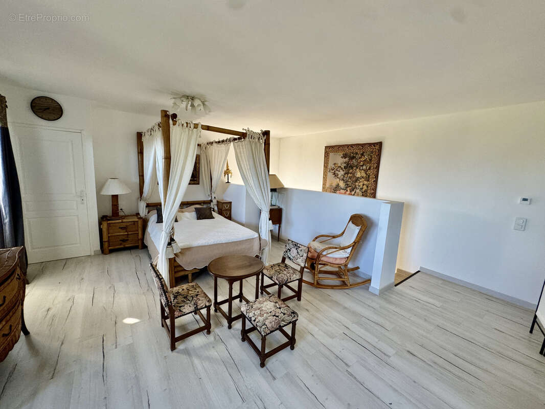 Maison à SAINTE-CECILE-LES-VIGNES