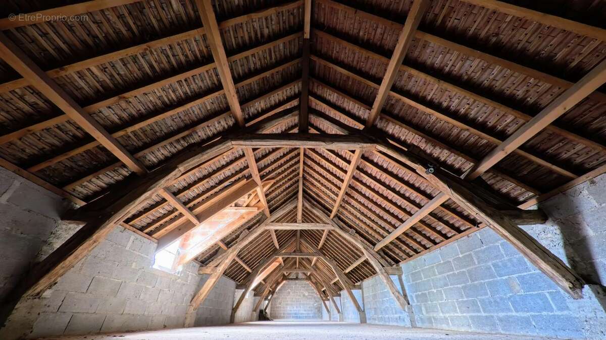 Maison à CHEVRY-COSSIGNY