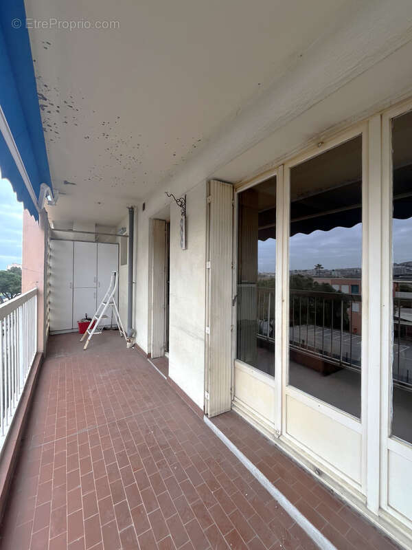 Appartement à SAINT-LAURENT-DU-VAR