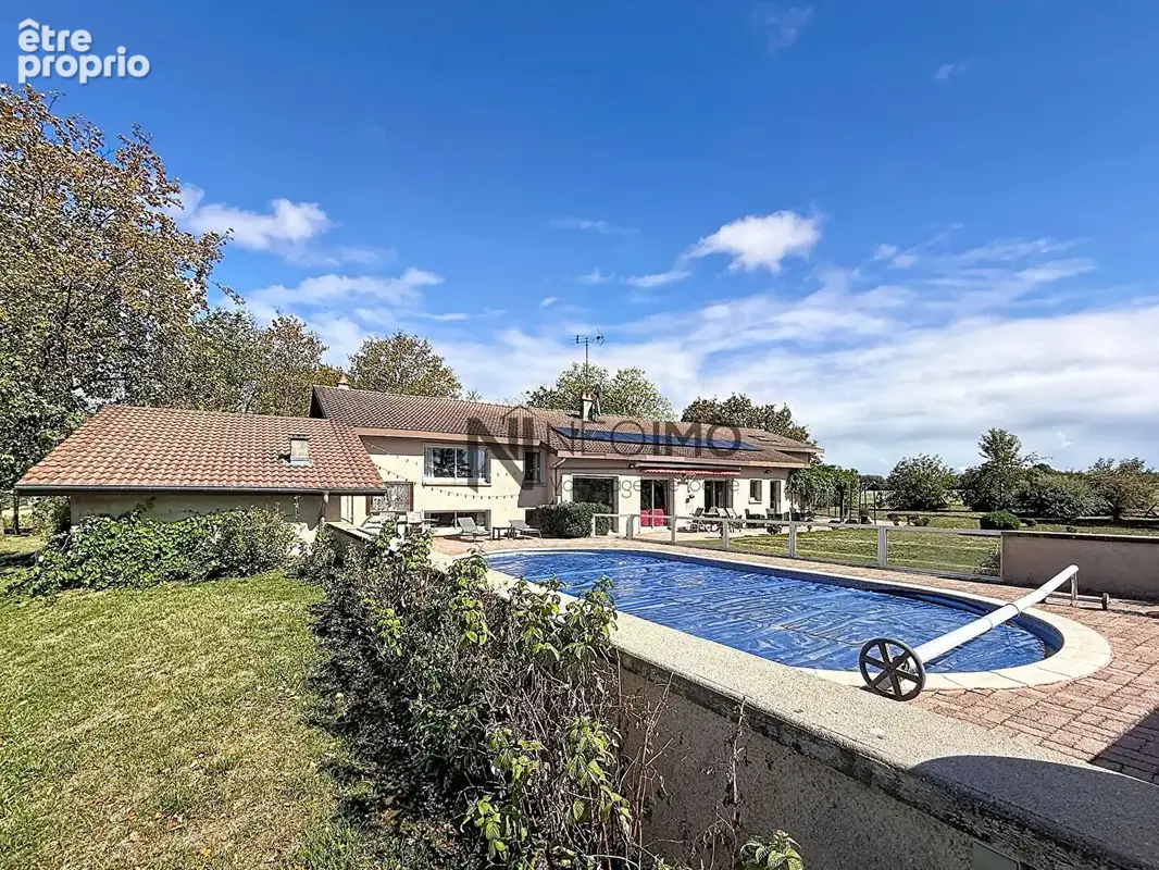 Maison de 318 m² Liffol-Le-Grand 9 pièce(s) - photo 3