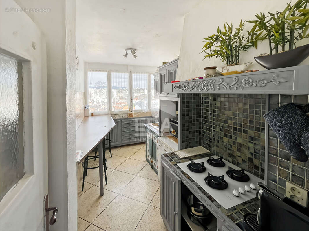 Appartement à MARSEILLE-3E