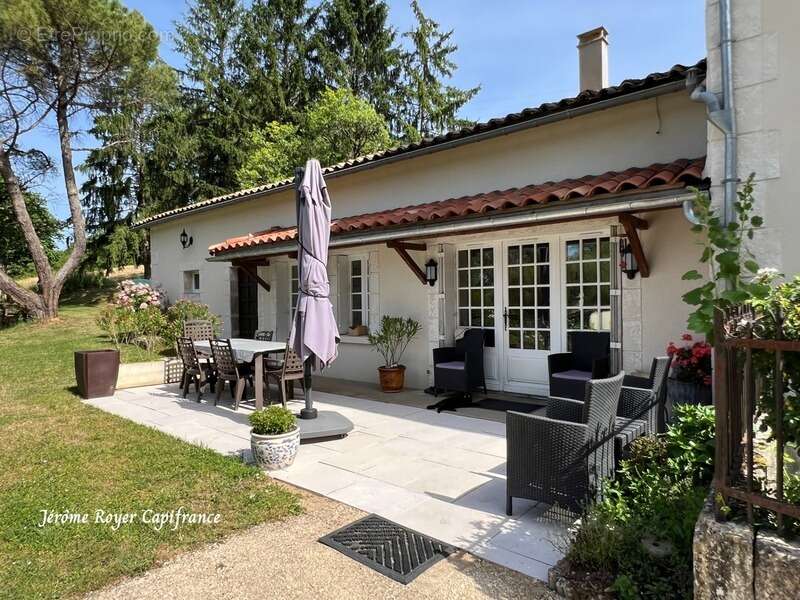 Propriété de charme à la campagne – 305 m² habitables sur 4,8 hectares avec piscine et dépendances - photo 4