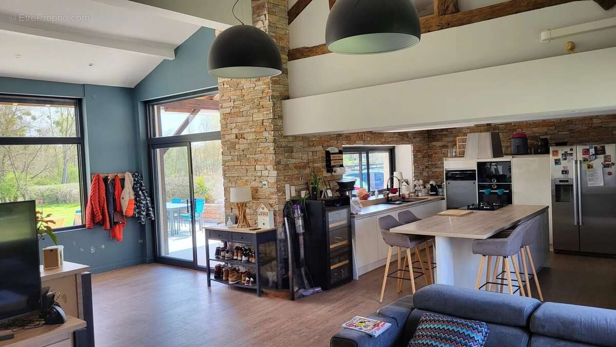 Maison à CRECHES-SUR-SAONE