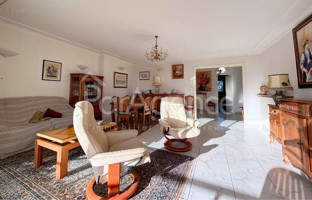 Appartement T5 - Centre-ville - Aperçu mer - photo 4