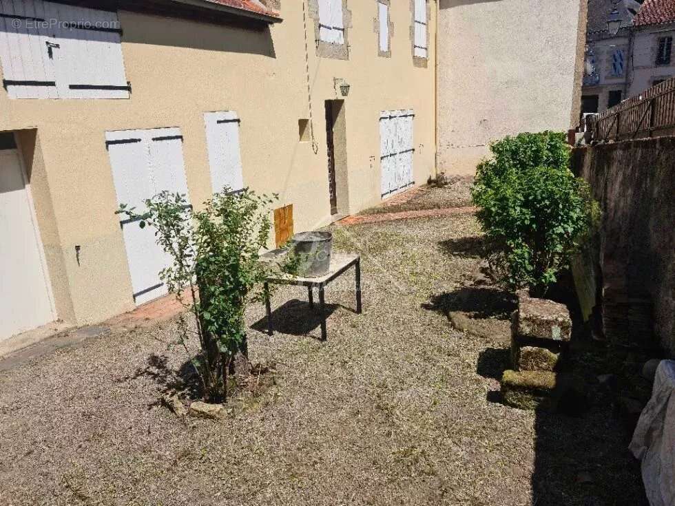 Maison à BOURBON-L'ARCHAMBAULT