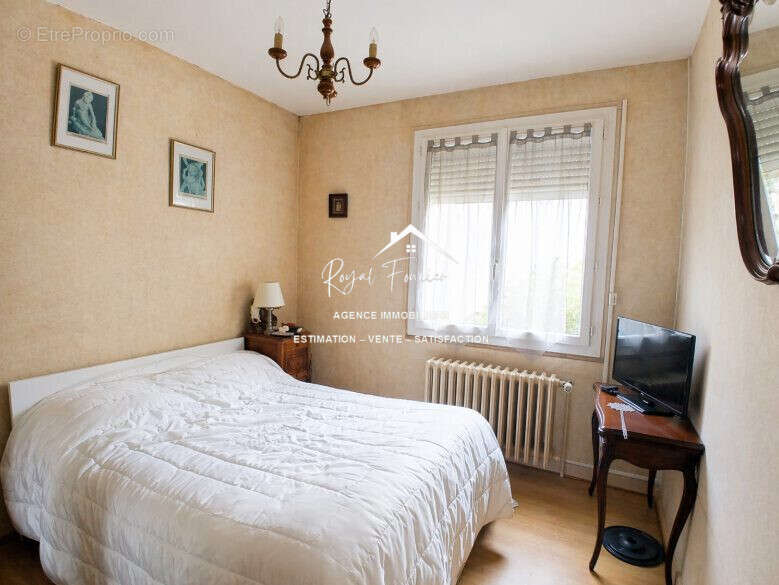 Chambre 1 RDC - Maison à LIGUEIL