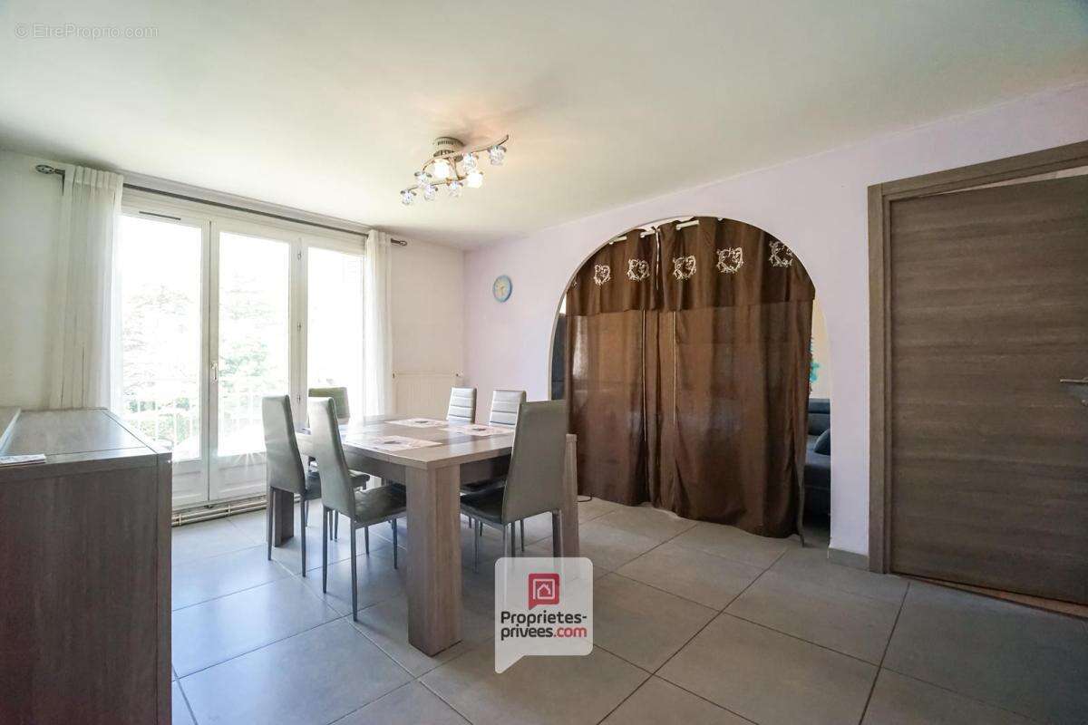 Appartement à SAINT-MARTIN-D'HERES