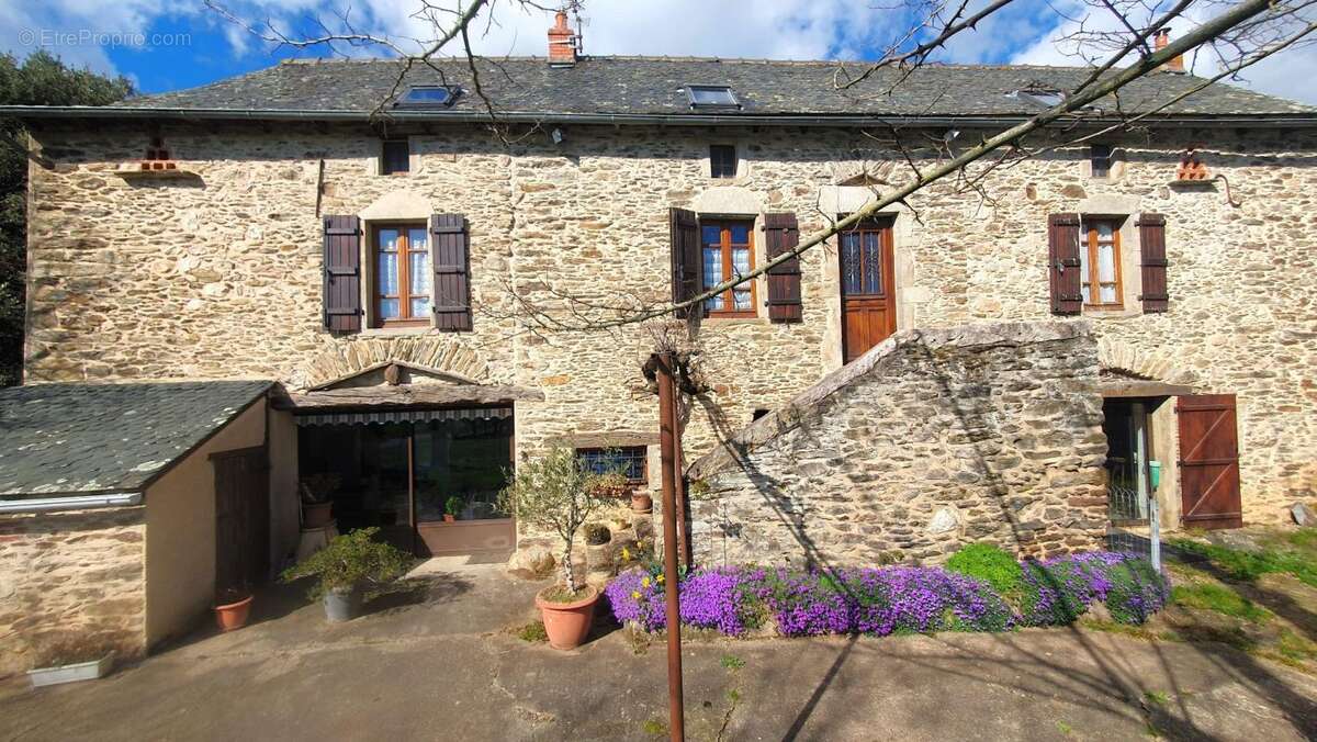 Maison à LA SALVETAT-PEYRALES